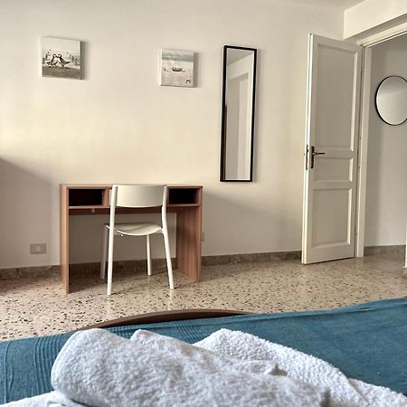 Lorenzo'S House Catania City Centre - Comfortable Large Apartment With 2 Bedrooms And 2 Baths, Close To Trains, Metro And Bus Station Luaran gambar