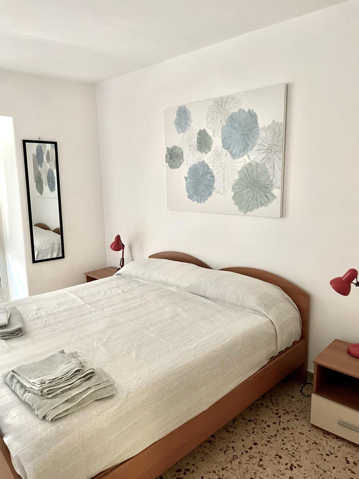 Lorenzo'S House Catania City Centre - Comfortable Large Apartment With 2 Bedrooms And 2 Baths, Close To Trains, Metro And Bus Station Luaran gambar